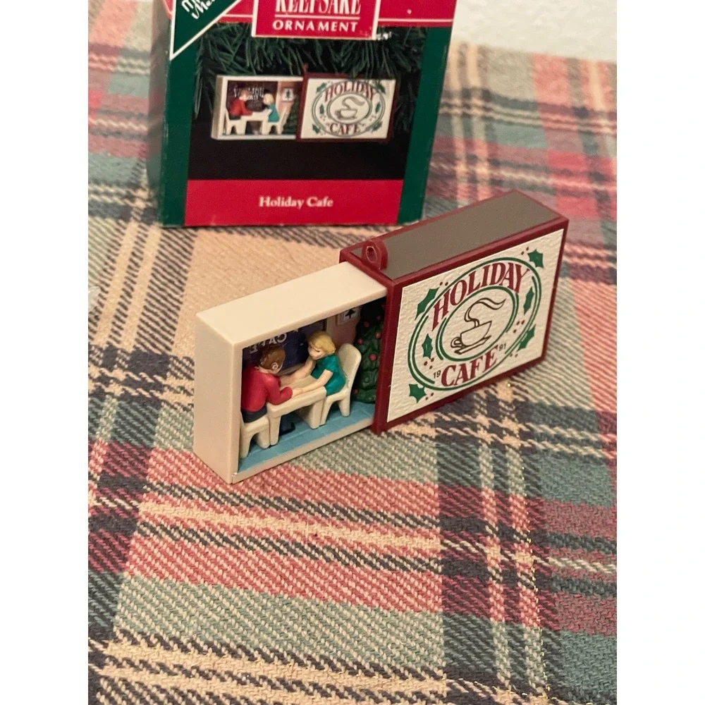 Hallmark Ornament Holiday Cafe‎ 1991 Matchbox Memories Red Green Excellent Boxed